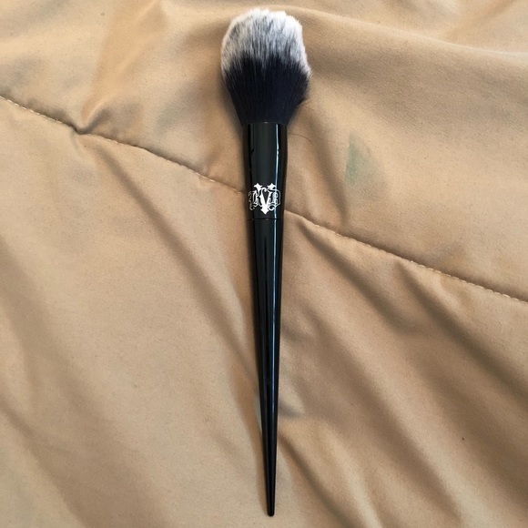 Kat Von D Other - KAT VON D POWDER BRUSH